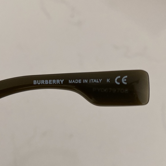 NWT Burberry Women’s Brownish Black oversized Sunglasses. - Picture 9 of 10